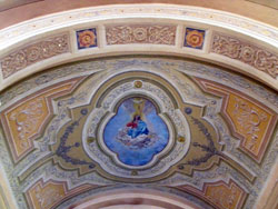 Die Kirche Santi Quirico e Giulitta aus Dervio