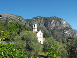 Kirche Santi Nabore e Felice (250 m) | Von Griante zur Kirche und zum Felsen San Martino