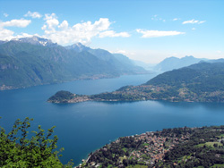 Panorama von Sasso San Martino (860 m) | Von Griante zur Kirche und zum Felsen San Martino