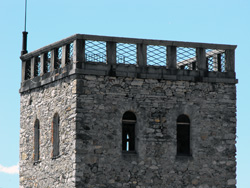 Der Maggiana-Turm in Mandello Lario