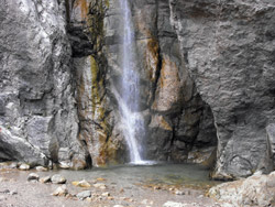 Cenghen-Wasserfall (580 m) | Rundweg von Abbadia Lariana zum Cenghen-Wasserfall