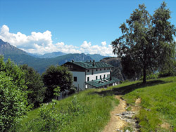 S.E.V.-Schutzhütte (1235 m) - Valbrona | Von Gajum zum zentralen Gipfel des Canzo