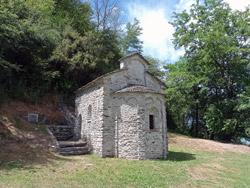 San Fedelino Tempel (200 m) | Von Sorico zum San Fedelino Tempel