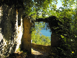 Tor von Travaina (415 m) - Torno - Torno | Rundweg von Torno zum Pendula Stein