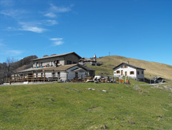 Berghütte Alpe di Colonno (1320 m) | Wanderung von Pigra zum Monte Costone