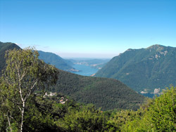 Laorno di sotto (1060 m) | Rundwanderung von Veleso zum Monte San Primo
