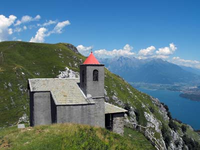 Kirche San Bernardo (1.095 m) – Dongo | Rundweg von Dongo zum Sasso di Musso
